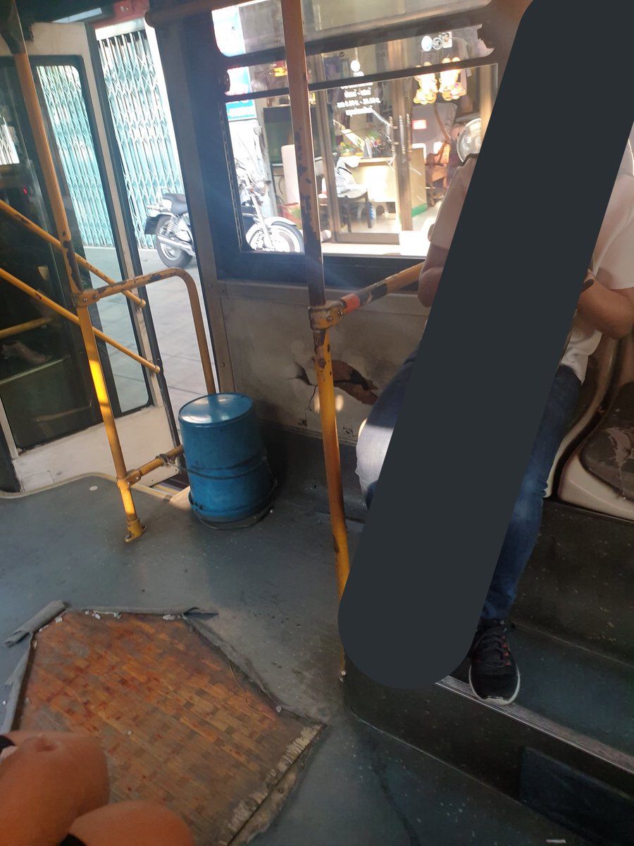 WThis_'s tweet image. ที่มีคนบอกว่า รถเมล์เอาขยะมาให้ประชาชนใช้ ไม่เกินจริงเลย ฝากกระจายเสียงต่อด้วย สภาพรถปัจจุบันตอนนี้ย้ำแย่มาก #โหนกระแส #ทวิตดีคนรีน้อย @js100radio #รถเมล์ไทย #รัฐบาลเฮงซวย