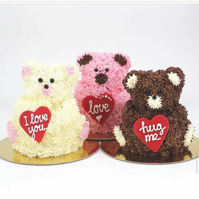 originalcupcake's tweet photo. Be my Valentine? Cutest Teddy Bear cake 🐻💝 Available this weekend @cupcakes_metrotown 
#valentinestreats 
#vancouvercakes
#vancouverevent https://t.co/xRpHCiLVjK https://t.co/qIcRbDNCNP
