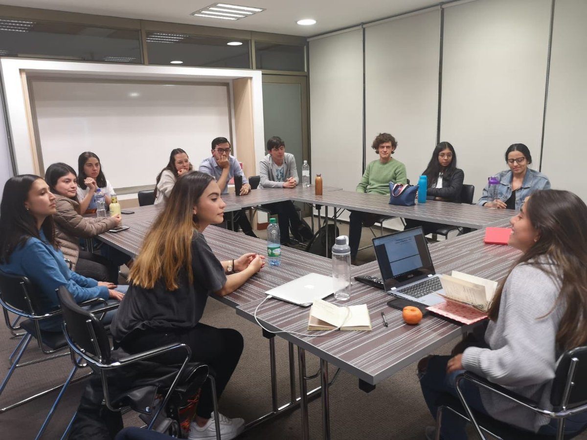 fronterandes's tweet photo. Inauguración del semillero con sus miembros en @Uniandes . 

Estamos ansiosos por hacer empalme con las universidades de la frontera nororiental del país. 

Gracias a este equipazo comprometido con las regiones. https://t.co/d4XlAOMlUv