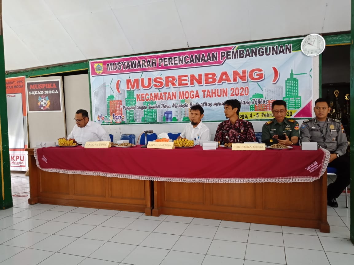 Musrenbang @KecMoga Tahun 2020 hari pertama (4/02), Usulan Fisik Desa Plakaran Talud dan Non Fisik Pelatihan Budidaya Pertanian Organik.
<a href="/puspindes/">PUSPINDES</a> <a href="/ganjarpranowo/">Ganjar Pranowo</a> <a href="/pakjunaedi/">Junaedi</a>