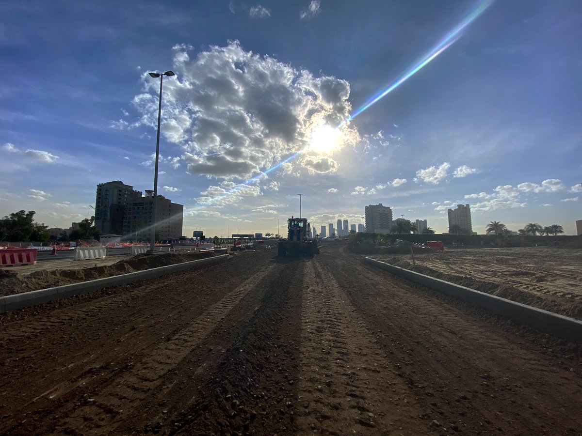 PinkTaxiRunner's tweet photo. On a pretty fluffy day like today I could handle construction areas #everysinglestreet even the brand new ones ! @fcpperignon1 @PaulDyson10 #Jadaf https://t.co/LqJo60UAri