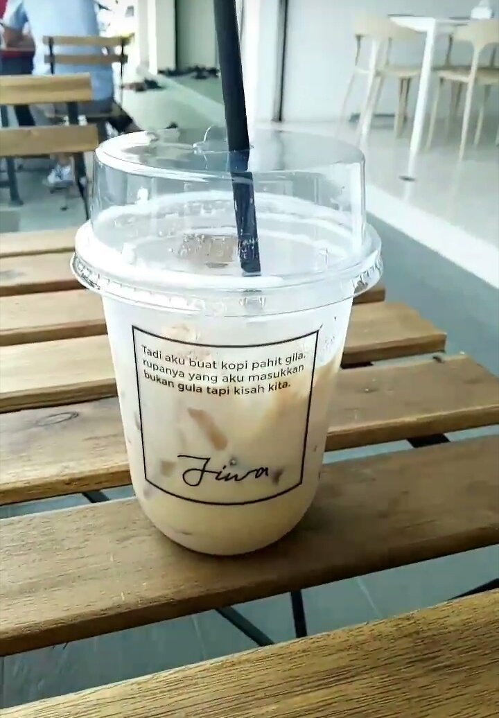 _aizatzul's tweet photo. Orang cakap yang "hide" last seen &amp; bluetick ni yg sering dikecewakan. Tapi kau xtahu heartless punya manusia, kunyah biji kopi hari-hari pn tetap redah tanpa bicara. 
#jiwa
#kopi https://t.co/vabqXoz7pk