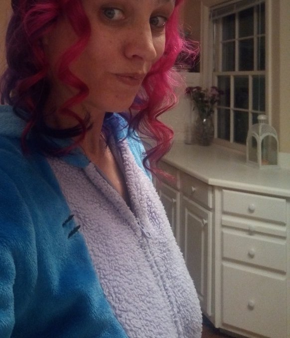 I am not keeping this much pink and purple but am done for the night . https://t.co/EnaAufKBz6