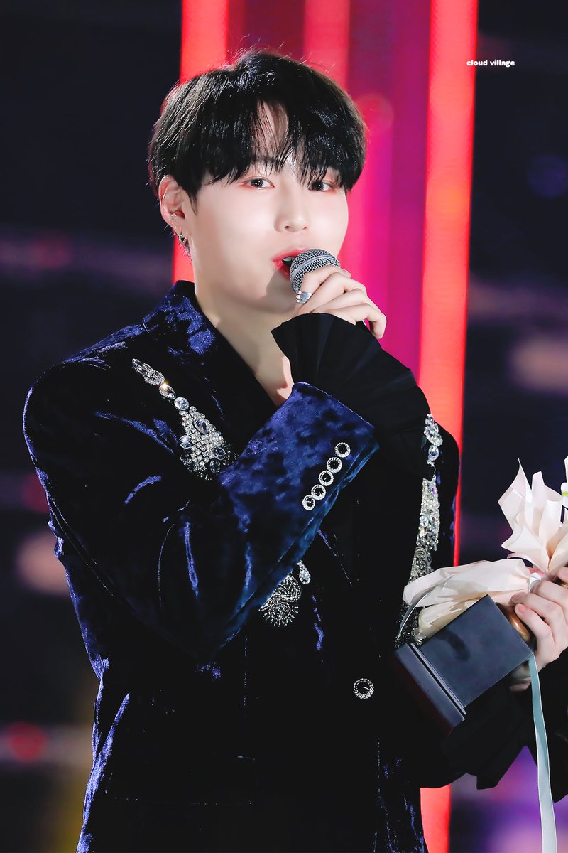 월요일오후부터 하성운의흑발을보고 행복해진 사람이있다?!😀😀

t1.daumcdn.net/cfile/tistory/…
t1.daumcdn.net/cfile/tistory/…
t1.daumcdn.net/cfile/tistory/…

#하성운 #성운 #HASUNGWOON #sungwoon #河成雲 #ハソンウン #ซองอุน