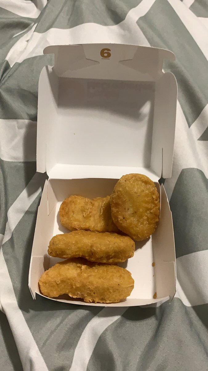 aphiaward_'s tweet photo. Glad I paid $9.95 for four chicken nuggets🙄😡😒 @McDonaldsCanada ...   @ Sportsworld Dr, Kitchener :) https://t.co/T5gGVJlRA1