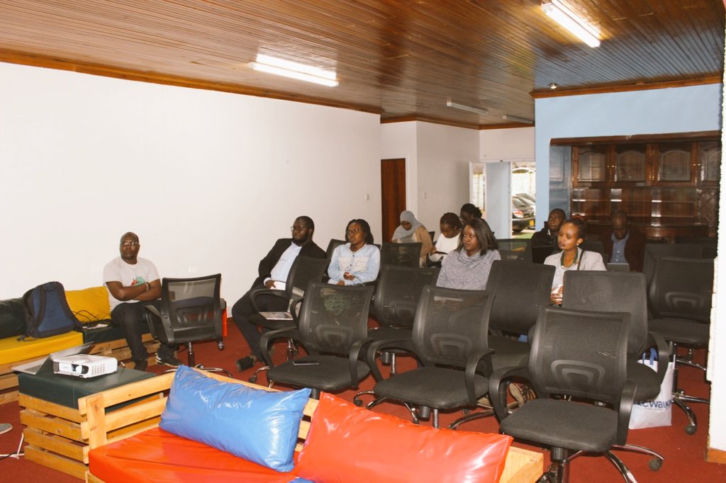 AzahubSpace's tweet photo. During the #productHunt meet up by @marvin_hosea @AzahubSpace
#AzaHubEvents
#YouShouldCode
#FeelAtHomeWriteCode https://t.co/ZxdyDDKhFu