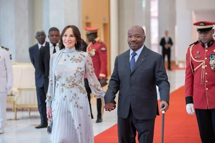 L'homme fort <a href="/PresidentABO/">Ali Bongo Ondimba</a> avec une santé de fer, ainsi qu’à la première Dame, <a href="/Sylviabongo/">Sylvia Bongo Ondimba</a>. Vous êtes d'une bravoure.
Excellente semaine au couple présidentiel 💚💛💙
La #Bande à Sylvia