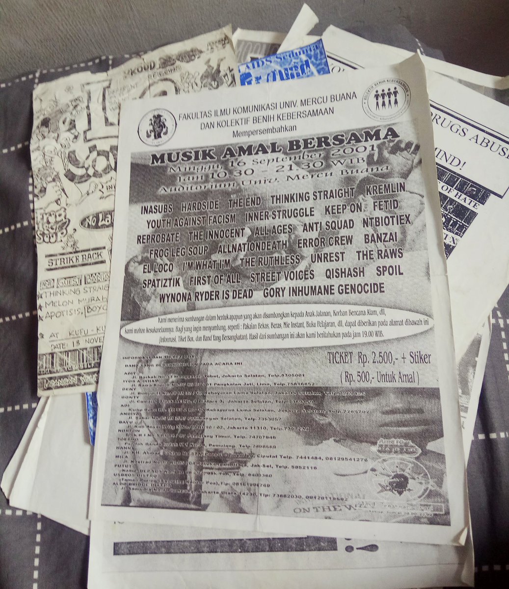 DedeATR's tweet photo. Nge-scan beberapa koleksi flyer gig punk-rock di Jakarta era 1999-2003, untuk proyek buku teman. Mudah2x-an kepake semua, dan teman2x bisa liat nantinya 🙏 #Flyer #GigPoster #PunkRockShow #PunkPoster #90s #00s https://t.co/gSgTnzQr6j