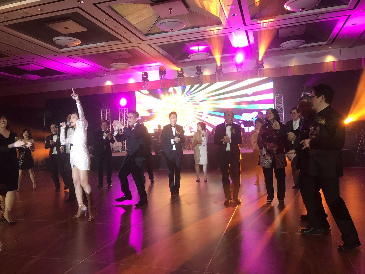 JeanYip3's tweet photo. Congratulations to Taiwan Entrepreneurs Society Taipei/Toronto for your 27th Anniversary! Wonderful and energetic performance by Uni Yeh, a singer who came here all the way from Taiwan. Wish our Taiwanese community of entrepreneurs a healthy and prosperous #YearoftheRat #TESTT https://t.co/0usYWtWiEx