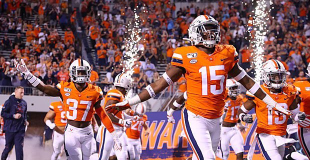 dstarling16's tweet photo. Blessed to receive an offer from The University of Virginia! Thank you for the opportunity @coachmhagans @JordanArcement 

#GoHoos 
#OE4L🦅 https://t.co/fVygAMhhpu
