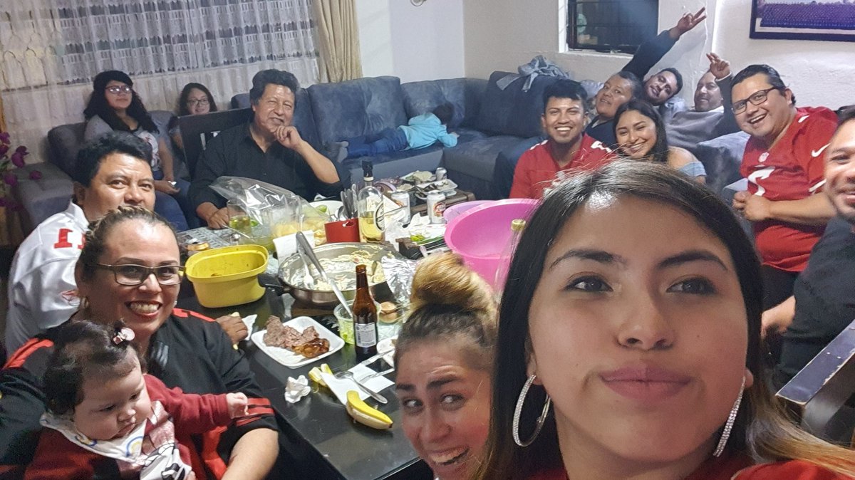 MarcoLinaresGLA's tweet photo. @TUDNMEX #TuSuperBowl Saludos!!  Pepe, Toño y Enrique. Familia Linares Parangueo desde #Ecatepec #SuperBowl por @TUDNMEX #GoNiners https://t.co/BRRXj82wzt