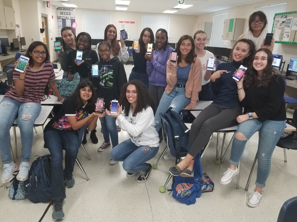 MsAllenTechTea1's tweet photo. The @lakenonahigh @GirlsWhoCode says #MakeSpaceForWomen We are the FUTURE! https://t.co/yNoNFvEZsW