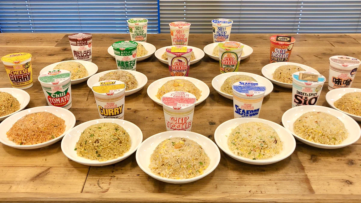 話題のカップヌードルチャーハン！！今日は朝から張り切って全種類作ってみました！