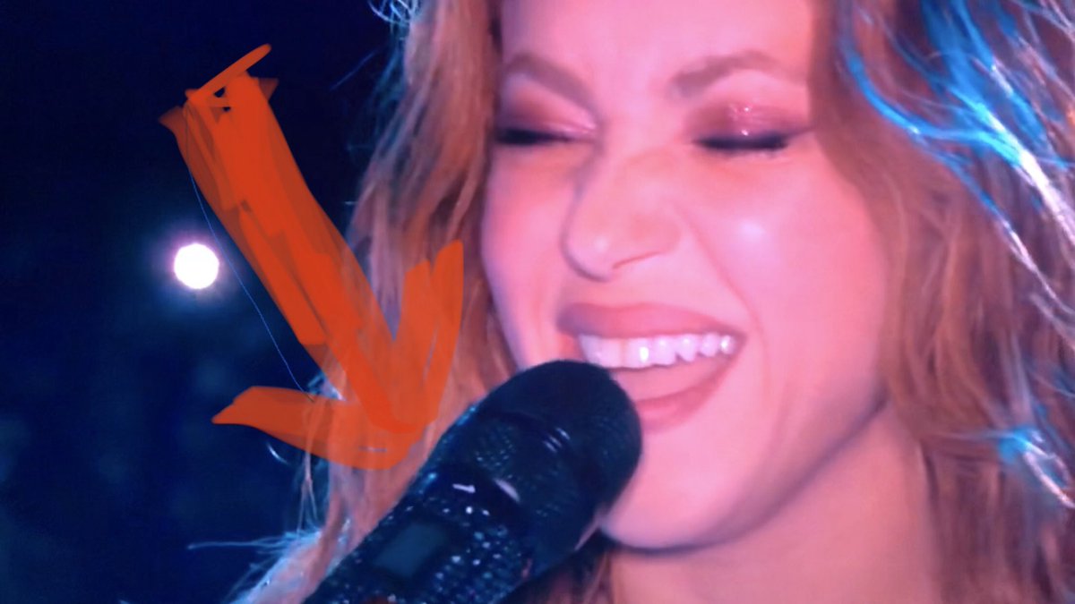 DougTcomedy's tweet image. #HalftimeShow hey dumbasses at least turn the mic on to make it a little realistic. #lipsync #SuperBowl