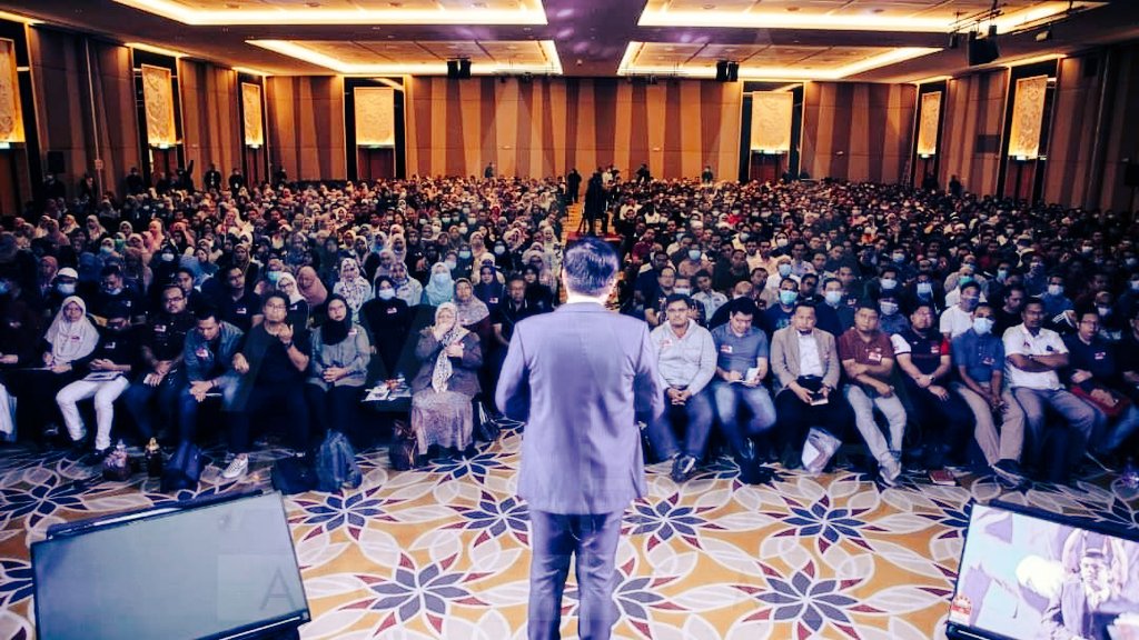 hjmohdasriahmad's tweet photo. Tukarkan mimpi menjadi impian Jadikan impian sebagai kenyataan!

Cuba benda baru
Dah sampai masa

Saham ni lubuk
Repeat after me, rugi itu normal
Untung itu wajib! 

Tahniah orang Putrajaya yg dah belajar secara STEP BY STEP secara live semalam! https://t.co/aeuZItlhWg