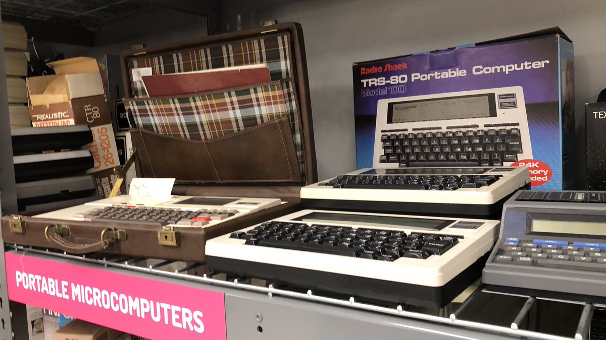 ちょまど Ms入社5年記念 シアトル のコンピュータ博物館にて マイコン と呼ばれるものも 展示されてた ポータブル マイクロコンピュータ ちょまどアメリカ出張