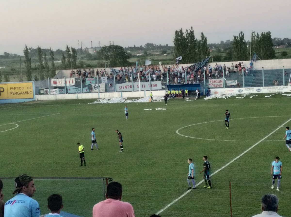 #TorneoRegional

<a href="/PergaminoJuve/">Juventud de Pergamino</a> venció 2-0 a <a href="/CAAPrensa/">Argentino Pergamino</a> con goles de Raya y Adrián Martínez, la figura.
En el otro partido de la zona, el clásico de Lincoln fue 1-1. 
La próxima el celeste visita a @RivaLincoln