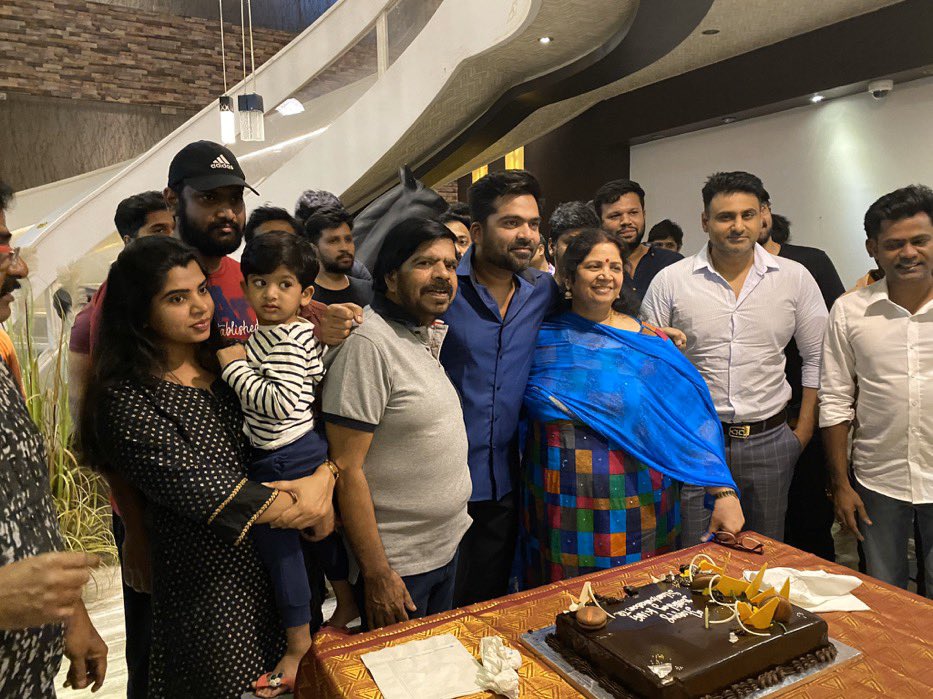 movieplayer11's tweet photo. #HappyBirthdaySTR ❤ birthday celebration with family. 

#Simbu #HBDVersatileHeroSTR #Maanaadu #STR #BeingSTR #STRGalattaBirthday https://t.co/wlDjXch3mM