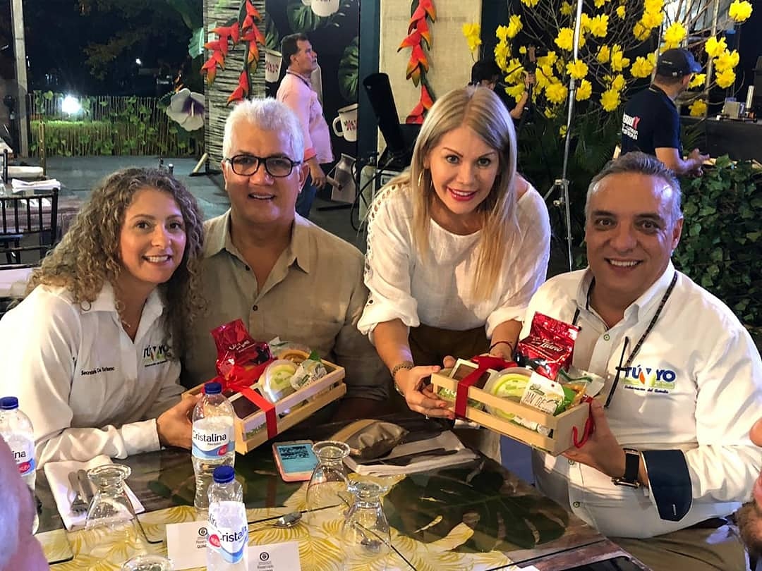 Gracias a la Secretaria de Competitividad de la @gobernaciondelmeta, el Gobernador del Quindio y la Secretaría de Turismo reciben los productos iconos gastronómicos del Meta, sin duda grandes ventajas competitivas de nuestro departamento! #SomosdelMeta #SomosLlaneros