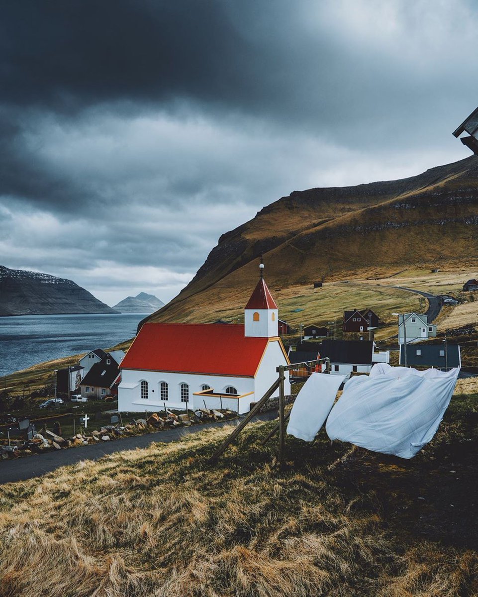 Время фарерские острова. Посёлок чёднувуйк Фарерские острова. Церковь Фарерских островов Фарерские острова.