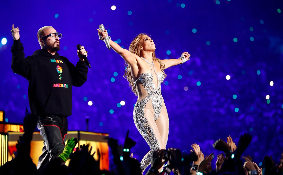 ¡Triple talento colombiano en el #SuperBowl! 🇨🇴 🇨🇴🇨🇴 Además de #Shakira y los 24 bailarines caleños, #JBalvin también hizo historia al cantar en el show de medio tiempo con #JLo 👏 ¡Fue la gran sorpresa de la noche! ¿Se vieron su presentación? ► bit.ly/38XCBac
