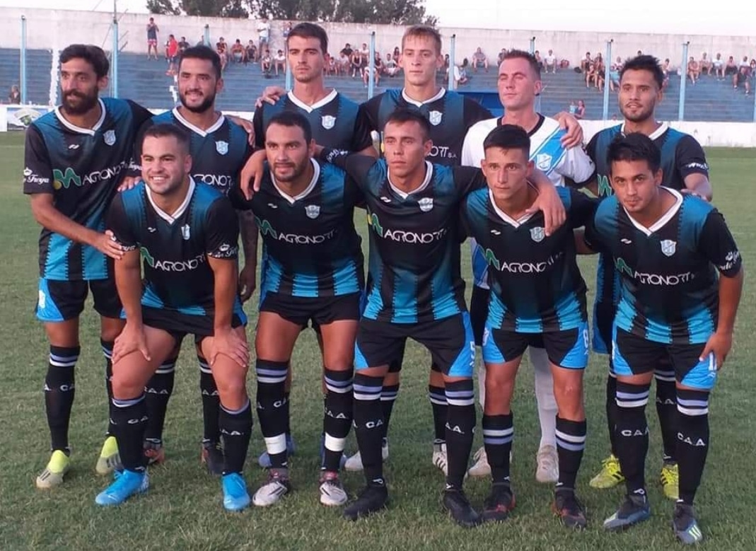 Y el Blanco debutó con una caída en el Torneo Regional. 

Argentino perdió en su visita a Juventud por 2 a 0. Los goles del Celeste los marcaron Raya y Martínez. 

Foto. Gentileza Liga Pergaminense de Fútbol.