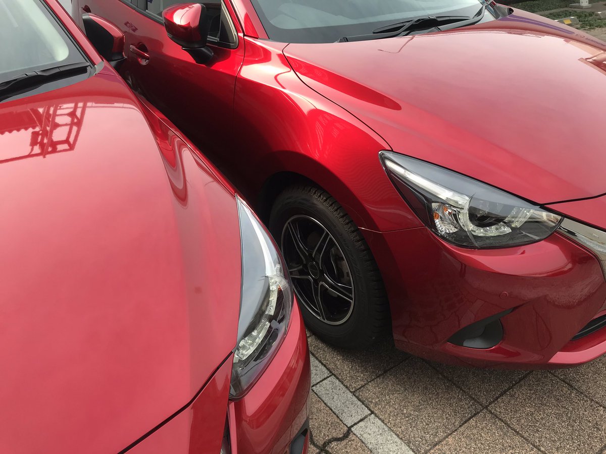 2種類のソウルレッドのデミオを撮ってみました😃🚗 右：クリスタル