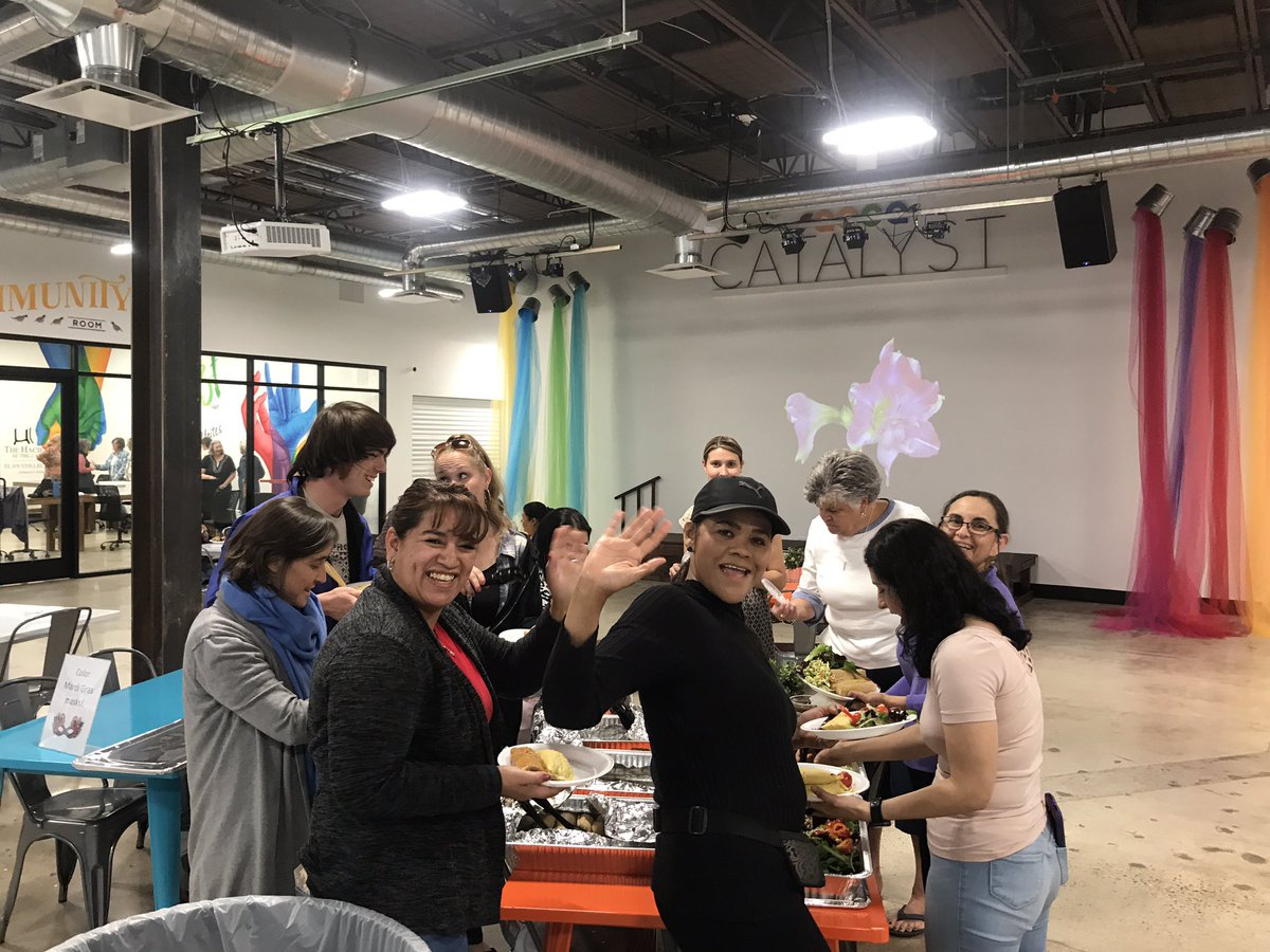 STEMAZingST's tweet image. #MakeSpaceForWomen in #eceSTEM like Michelle Hodges facilitating #STEMAZing workshop funded by @OAS_official for 25 #EarlyChildhood educators who gave up their Saturday to #NoticeAndWonder with us @artsAZ #CatalystArtsAndMakerSpace @ShopTucsonMall! #GirlsAreBrilliant