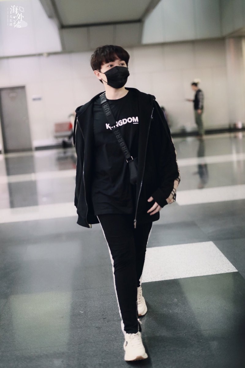 AzorachinC's tweet photo. 【200119 Beijing 🛫 Phuket 2P】

This gentle planet, thank you for visiting

#尤长靖 #YouZhangJing #AzoraChin #NinePercent #요장징 

*Please do not re-edit the photo https://t.co/uiZVCx5DD4