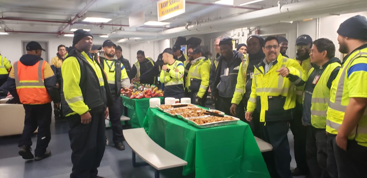 RSS Mir, Thiago, and Maria delivering wings and Chips to our team memebers for the Super Bowl Party.@weareunited @mirali0428 @MariaPerdomoEWR @susannesworld @Trozie2 @JMRoitman @EWRmike @mtmorais28 @iamthiagopinto @KellyTolbertUAL @William3167