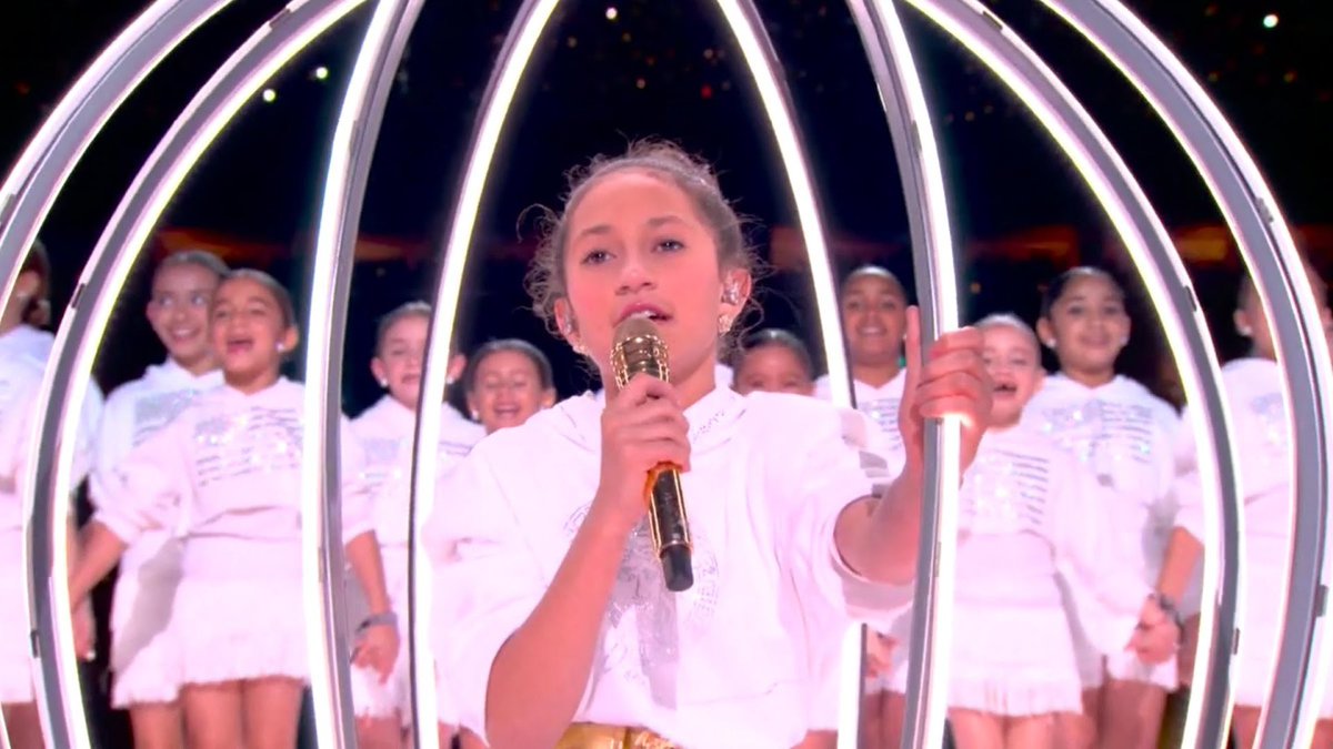 Super Bowl Show S Latino Flavor And Political Edge Hits Home With