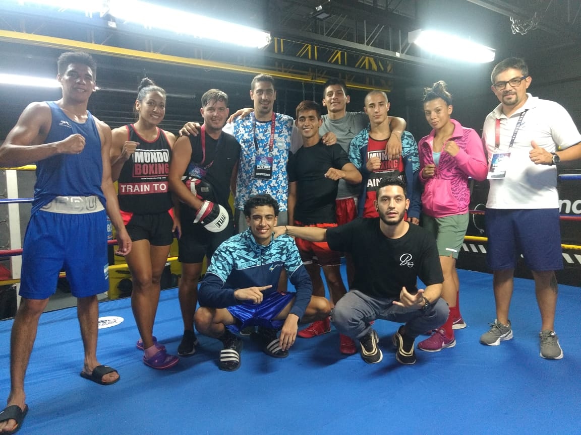 Lautaro68718425's tweet photo. Primer día de guanteos en el campus de entrenamiento #FutureWBAchampion @WBABoxing
#SeleccionArgentinadeBoxeo #theNextBoxingGeneration #equipoArg #FAB #enard @enardinfo #boxeo #boxing #boxe @gustavonigrelli @marcegon318 @FABoxArg https://t.co/DFpNzu7COw