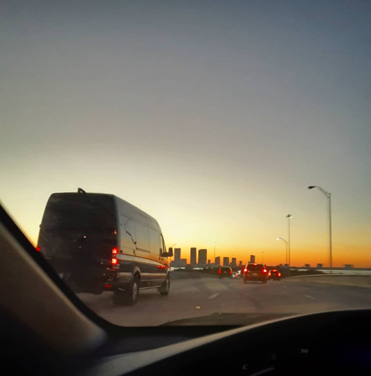 ⭐ 02 - 02 - 2020 ⭐
.
#Palindromic #PalindromicDay #OscarVigoya #GerenciandoConEstilo #Radio #Host #Producer #Communication #Artist #Sharp #Style #Miami #USA #God #Love #Work #Faith