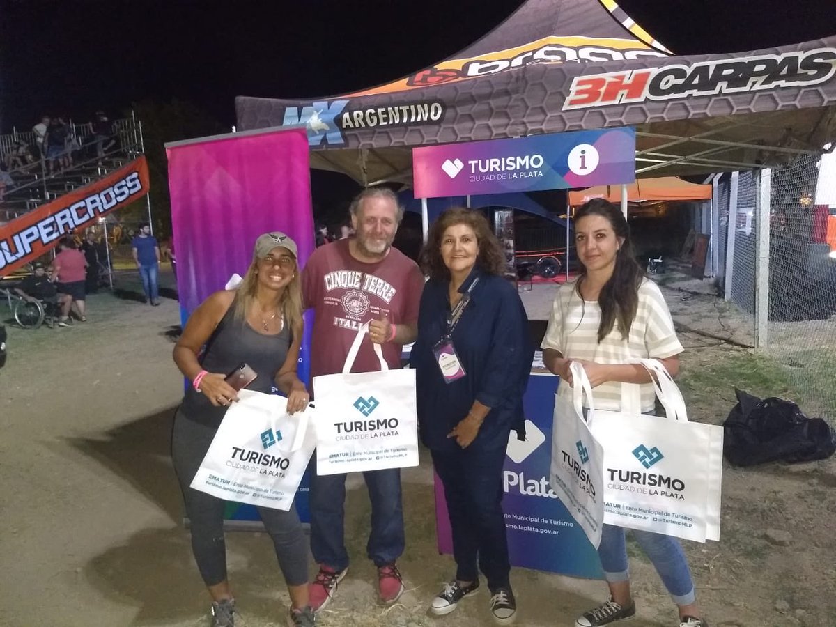 #Ahora l Acompañamos la final del Supercross Internacional realizada en nuestra ciudad 
<a href="/CONAMOK/">Campeonato Argentino Motocross</a> <a href="/LaPlataMLP/">Municipalidad de La Plata</a>