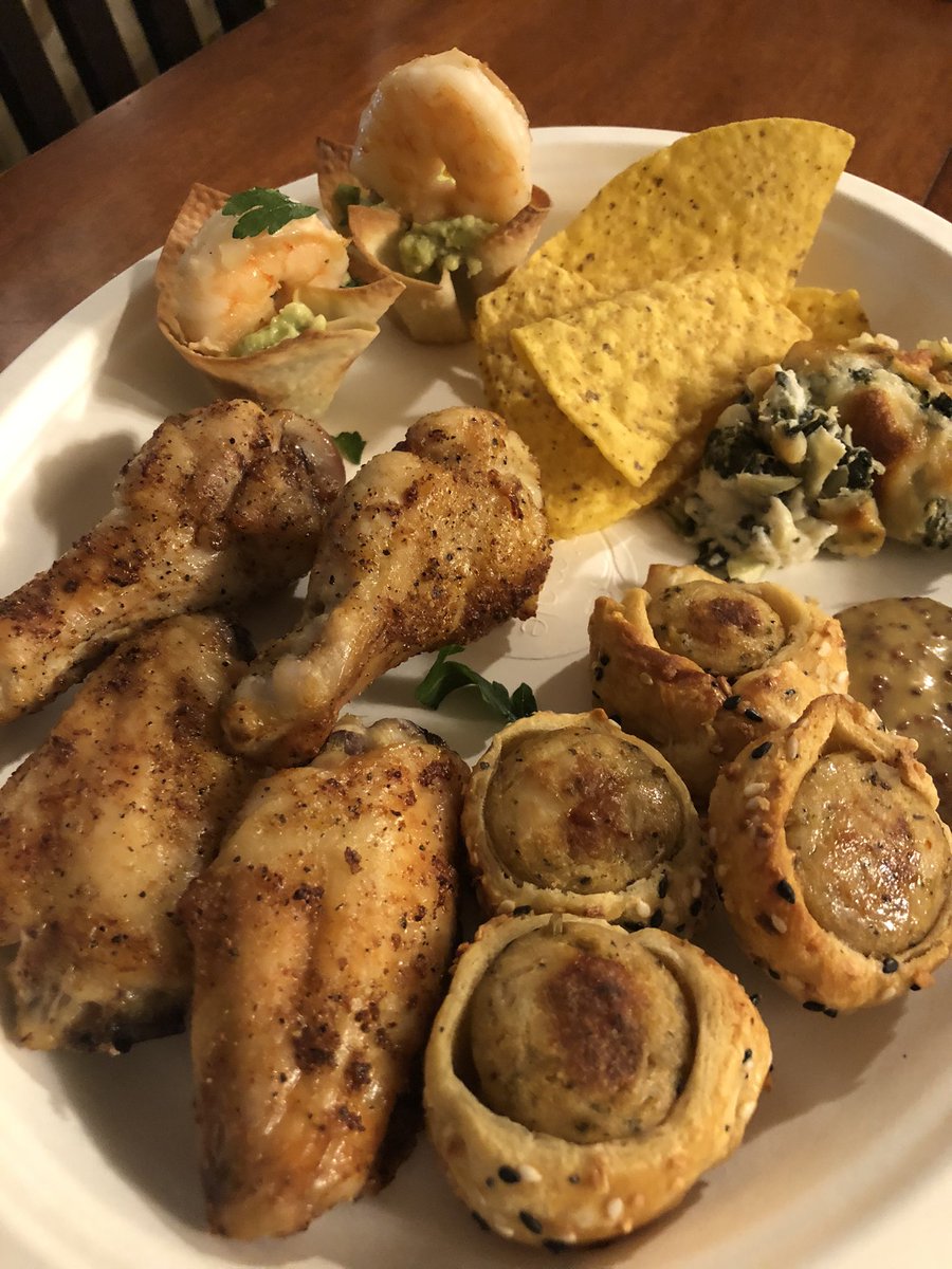 kuhnperalta's tweet photo. Super Bowl Eats! #homecook #foodie #SuperBowl2020 #footballfood #goodeats #foodflock #bbqrubs #caribeque https://t.co/wiljNnk4DO
