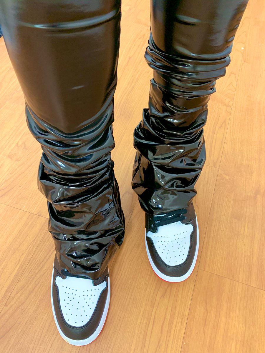 salliethasinger's tweet photo. PU Leather Stacked Pants by me🤍 https://t.co/aCPgRX6Z84