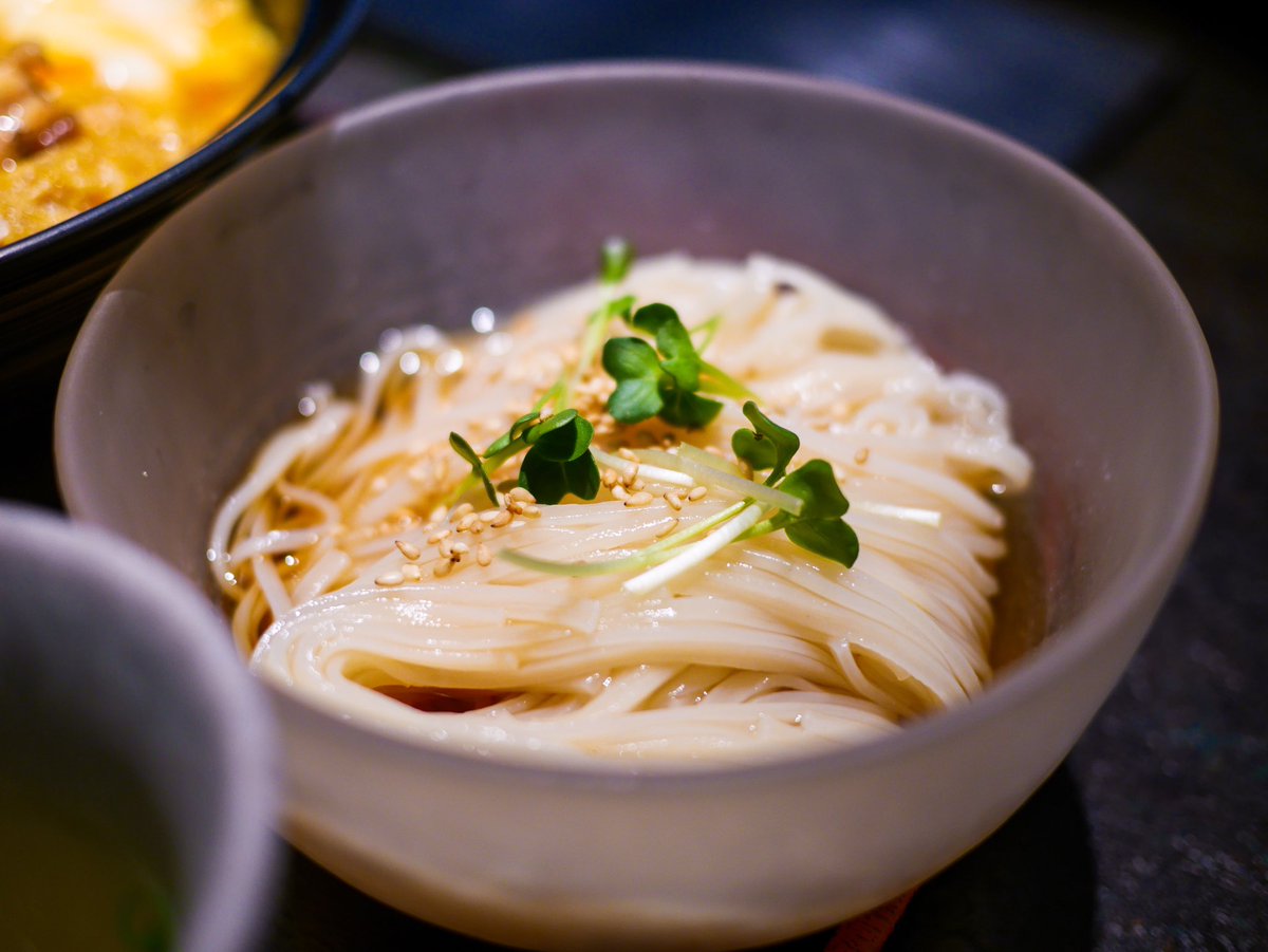 ট ইট র 神楽坂ごはん 大好きな親子丼を食べたくなり 本家あべや 神楽坂店へ 今日は平日限定の 親子丼 と稲庭うどんセット をいただきました 秋田比内地鶏を使った名物親子丼は 卵のトロットロ感と甘めの出汁がたまらない逸品 喉ごし滑らかな稲庭うどんも ট ইট র 神楽坂ごはん 大好きな親子丼を食べたくなり 本家あべや 神楽坂店へ 今日は平日限定の 親子丼 と稲庭うどんセット をいただきました 秋田比内地鶏を使った名物親子丼は 卵のトロットロ感と甘めの出汁がたまらない逸品 喉ごし滑らかな稲庭うどんも