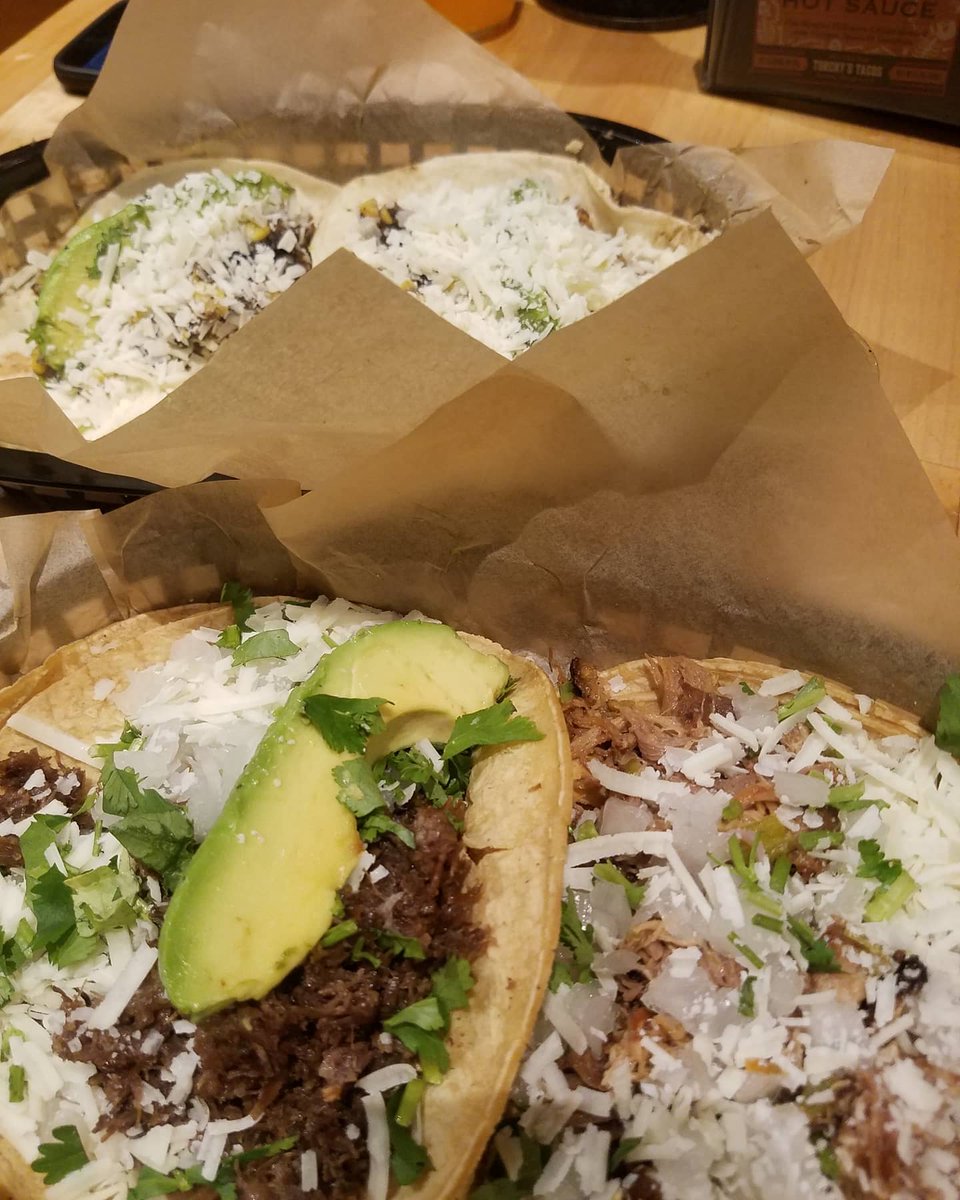thepepperedcat's tweet photo. Sunday Sunday Sunday! #sundayfunday #sunday #relaxing #foodporn #foodie #tacos #kcdonuts #donuts #funtimes #yummy #atx #austin https://t.co/EBM4ZaTkka