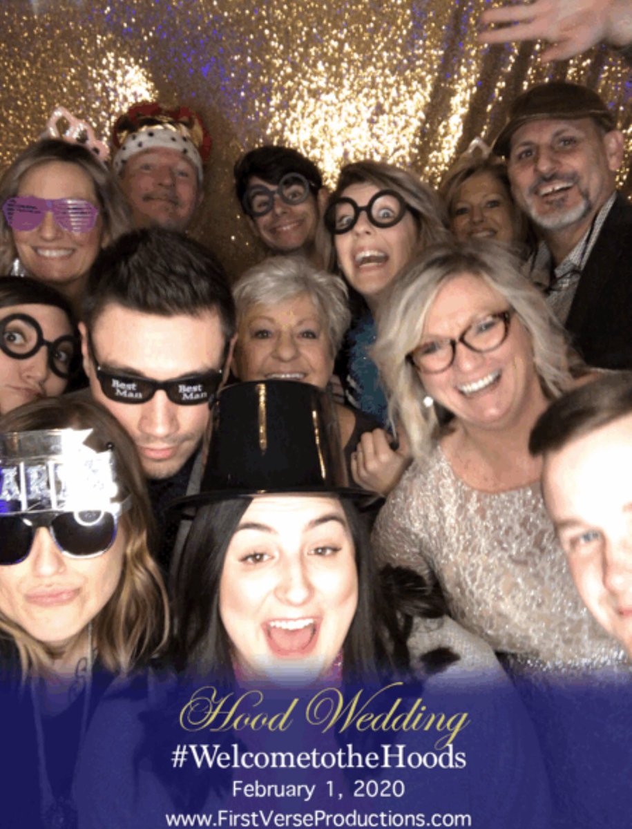 AnnaHeartsJesus's tweet photo. My family struggling with the concept of photo booths, yet again https://t.co/P6m1PAEf3X
