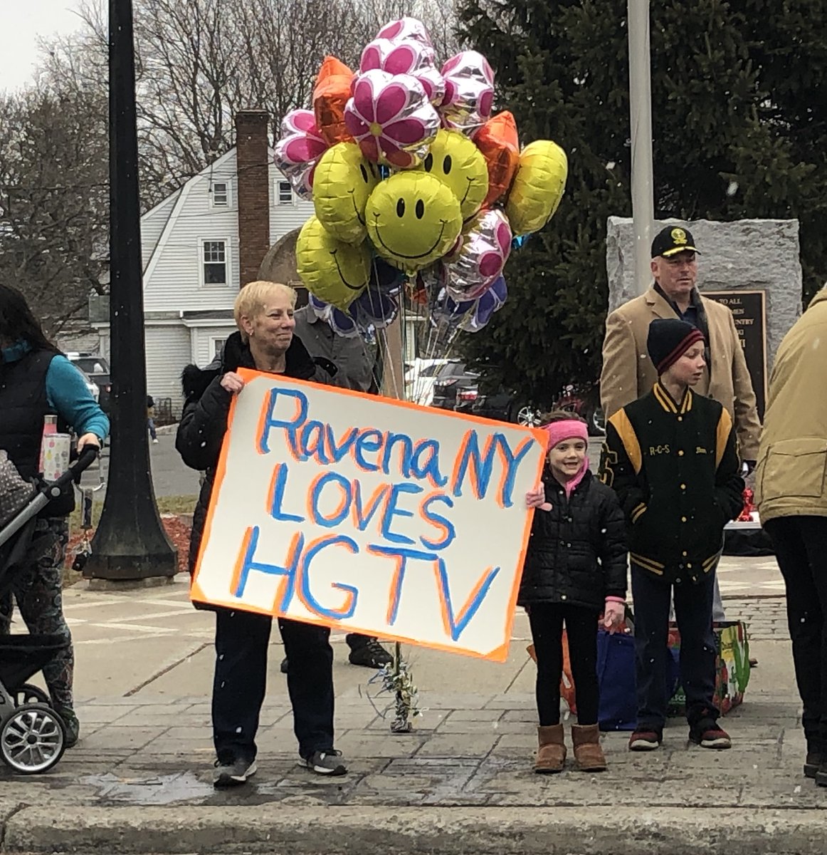RavenaNews's tweet photo. #Ravena, #Coeymans film video for HGTV makeover:
https://t.co/2YD1GWB9pi https://t.co/ta6v6wsbAR