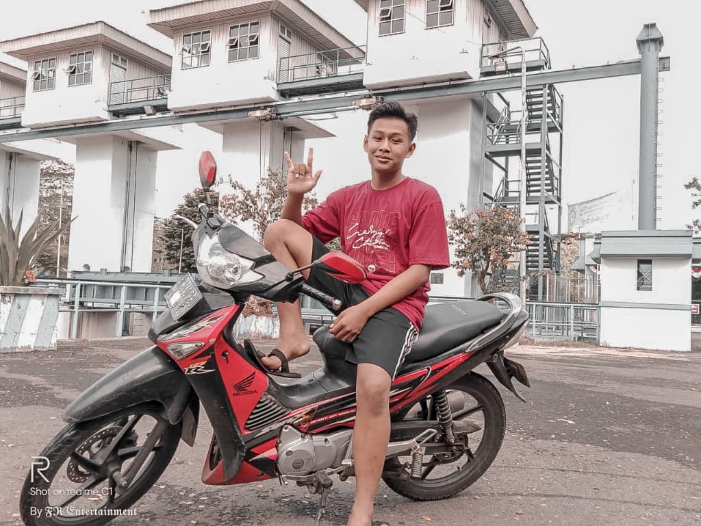 FR_EntOfficial's tweet photo. Dam Kleben Tiudan😎
#Kleben #FachRieall https://t.co/unNHNu4Aee