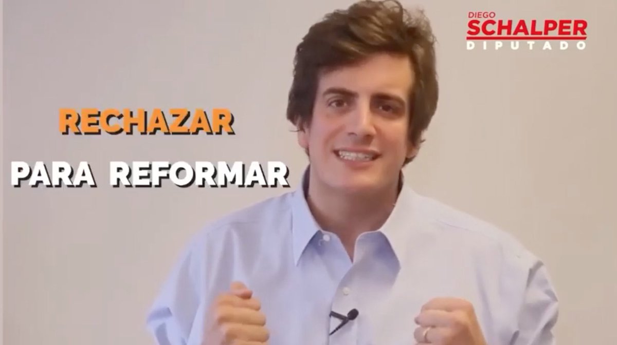 baradit's tweet photo. Ya me cayó a quién me recordaba!!! https://t.co/ZWBK4WydJ0