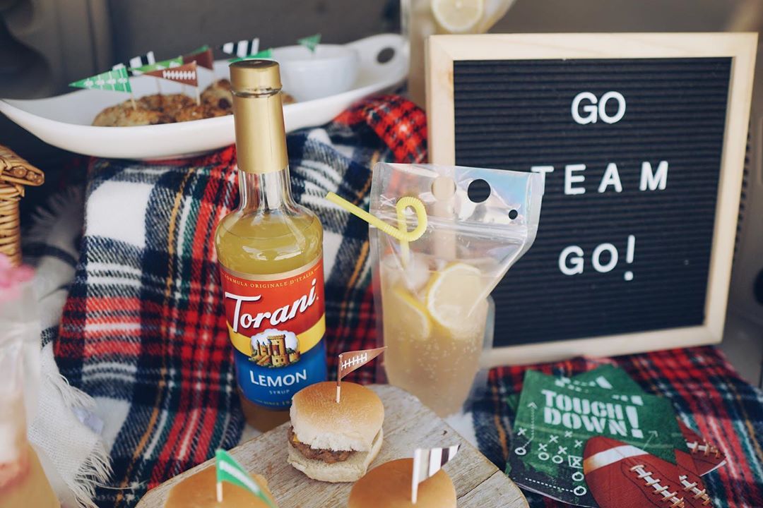 torani's tweet photo. Take a sip every time someone critiques a commercial. 😮 Check out @theperfectlittlelife for more drink inspiration.
#Torani #HalfTime #Commericials #SuperBowlCommercial #nfl #Football #Sports #TouchDown #Team #Lemon #SuperBowl #SuperBowlWeekend #SuperBowlSunday https://t.co/QWabDjBW5p