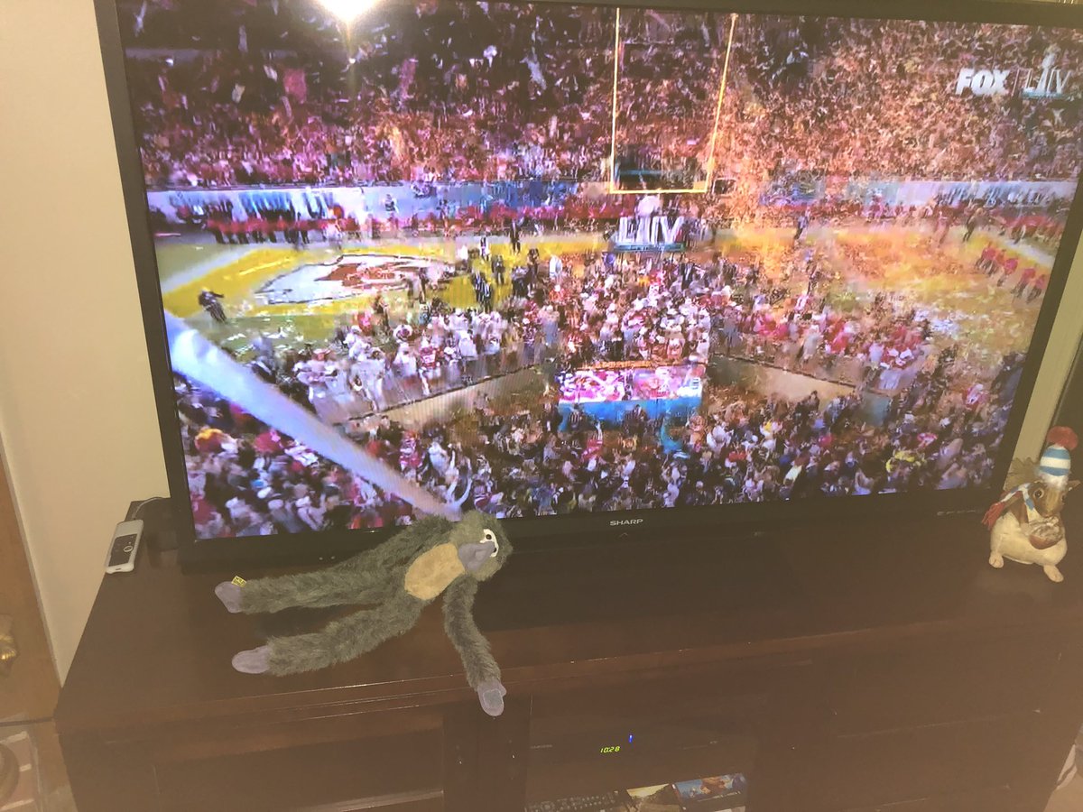 JadonAB02's tweet photo. AP Español: Julian y yo tuvimos un fin de semana muy divertido. Julian vino a mis partidos de lucha a jueves, viernes y sábado. También a Domingo nosotros vimos el Super Bowl #aventurasdelchango https://t.co/Aia0dFWtJM