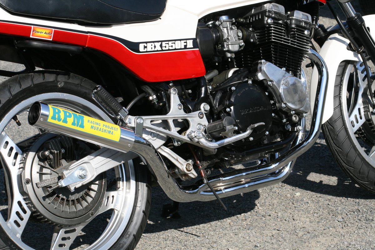 421RPM's tweet photo. HONDA CBX550F用フルエキゾーストマフラー　2月20日発売！

【商品名】
RPM-4in2in1

【税抜定価】
アルミサイレンサーカバー：85,000円（品番2006）
ステンレスサイレンサーカバー：95,000円（品番2006S）
チタンサイレンサーカバー：100,000円（品番2006Y）

#CBX550F
#RPM
#マフラー
#PC04 https://t.co/hJyLdd0kXD