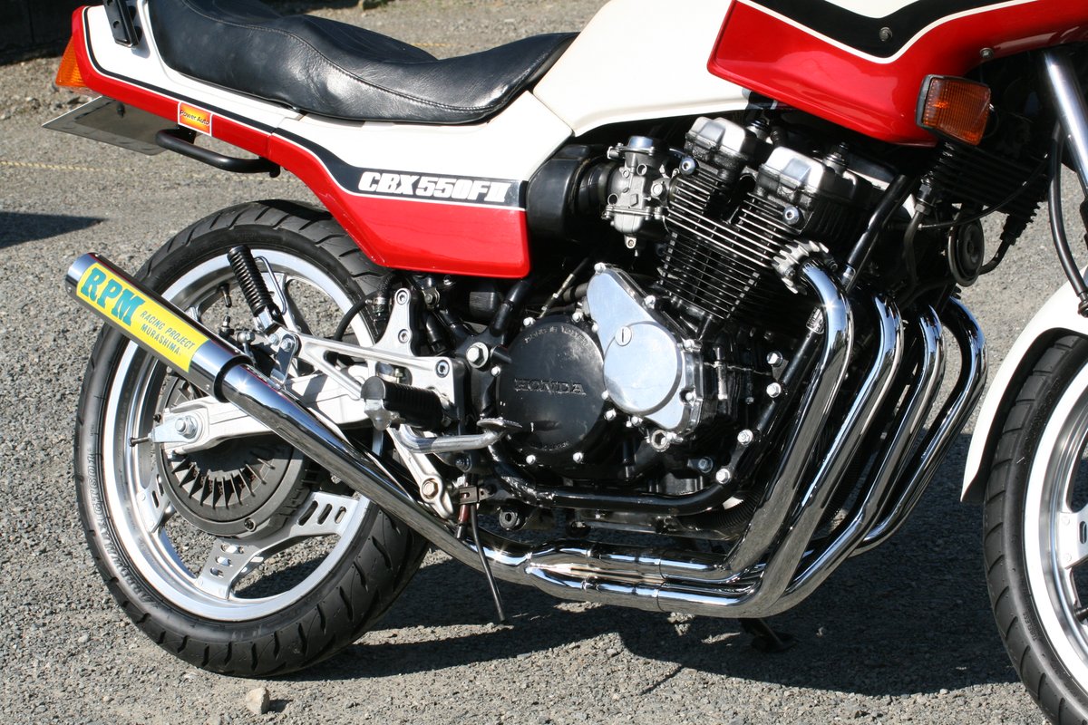421RPM's tweet photo. HONDA CBX550F用フルエキゾーストマフラー　2月20日発売！

【商品名】
RPM-4in2in1

【税抜定価】
アルミサイレンサーカバー：85,000円（品番2006）
ステンレスサイレンサーカバー：95,000円（品番2006S）
チタンサイレンサーカバー：100,000円（品番2006Y）

#CBX550F
#RPM
#マフラー
#PC04 https://t.co/hJyLdd0kXD