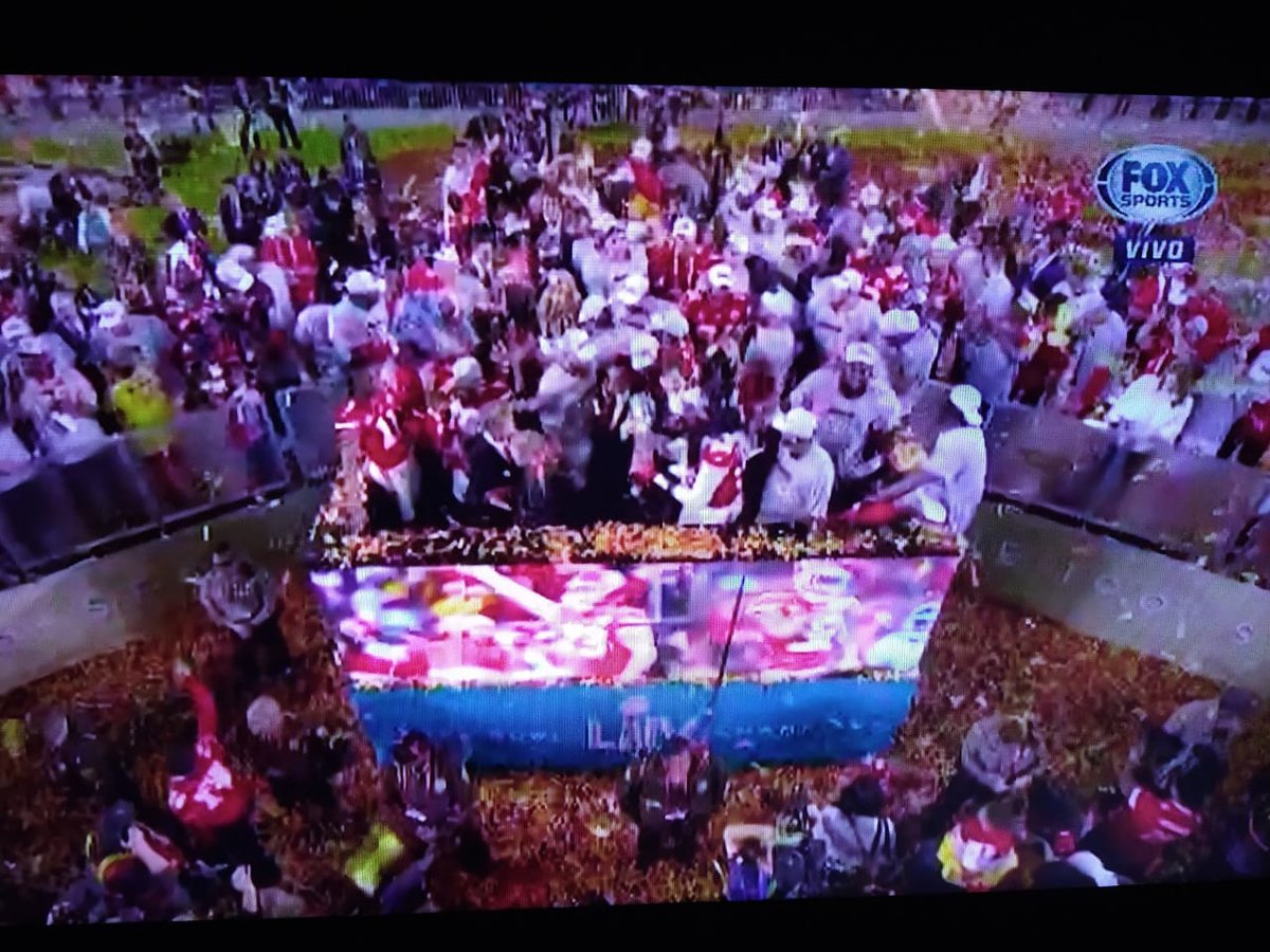 Michell03436628's tweet photo. #SuperBowl  Kansas City ganador. ¡Felicidades por su logro! 🎉 @EAreyzaga https://t.co/K9D9JM3zaK