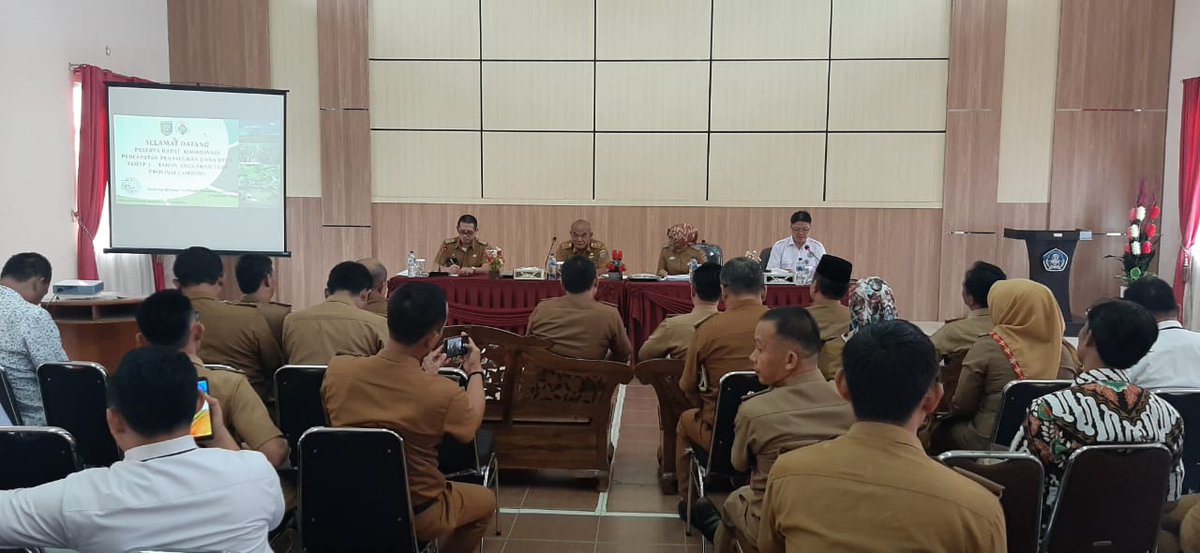 cik_mashuri's tweet photo. Rakor Dinas PMD Provinsi, PMD Kabupaten, Korta dan KPW II P3MD Provinsi Lampung utk percepatan pencairan DD Tahap I tahun 2020 di Provinsi #Lampung @jokowi @halimiskandarnu @anwsanusi @taufikmadjid71 @fachrilabalado @imansyukri @tppindonesia @KemenDesa @PMD_Lampung https://t.co/aayGpYQbmb