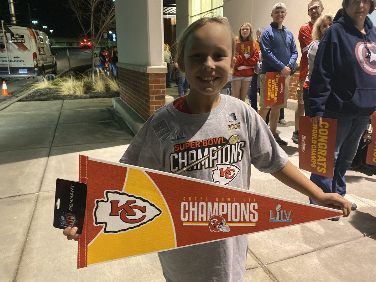 NickStarlingPIO's tweet photo. This is what the Chiefs championship gear looks like! A lot of ecstatic fans here!  @41actionnews #ChiefsKingdom https://t.co/xpxJKLIrT9