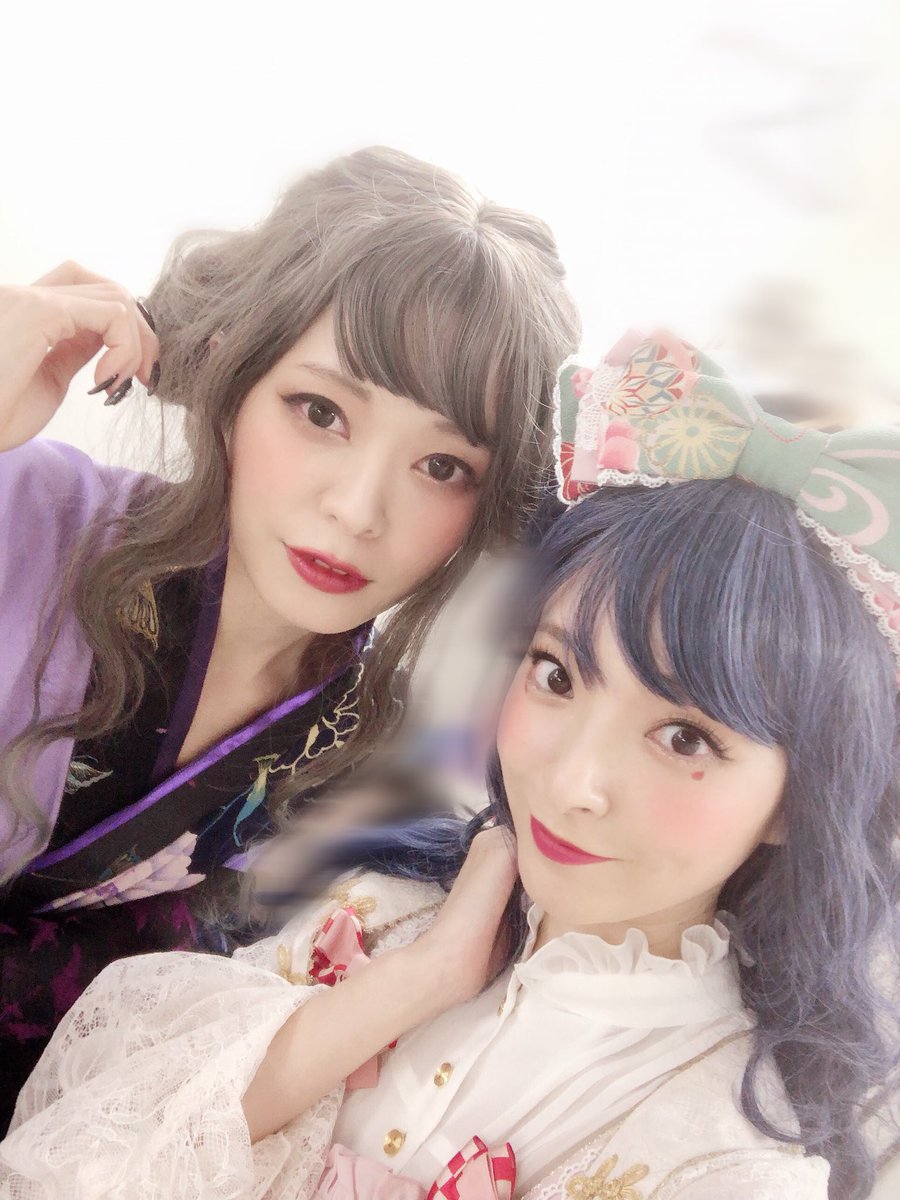 YGN_vpn's tweet photo. こんにちは。
昨日の　#ブリデコ　の写真。
亜子ちゃん、楓ちゃん、桜子ちゃんと。可愛いお洋服👗、メイクは本当にテンションが上がります💄幸せ。

さて、気持ちを切り替えて、
#成り果て　稽古行ってきます。

チケットはこちらから。是非、見ていただきたい作品です。
https://t.co/TQASESSOfr https://t.co/vMMr4Pr2AX